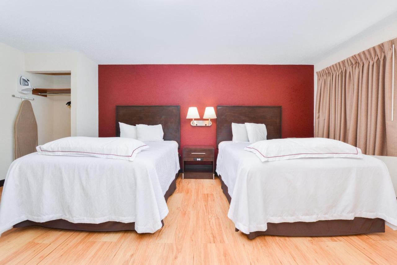 Red Roof Inn Plus+ & Suites Guilford Buitenkant foto